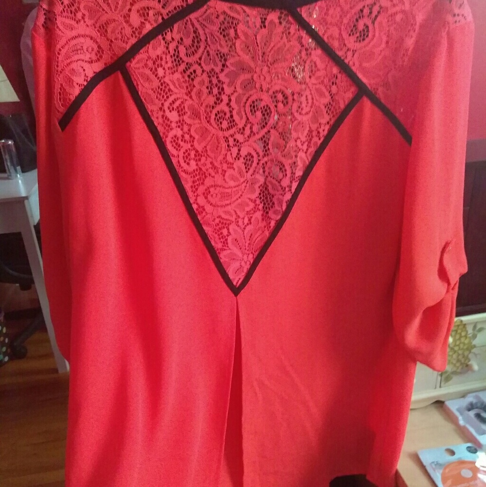 BEBE Spring blouse - Picture 2 of 2